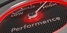 Ein Tacho zeigt auf High Performance