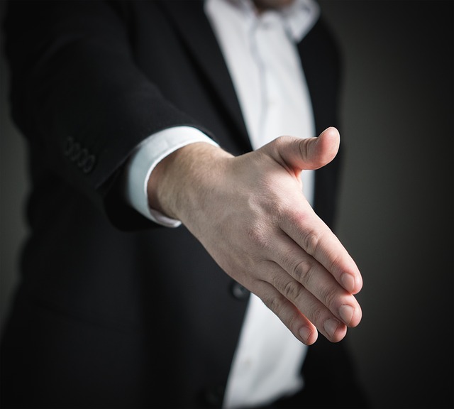 Mini-Job mit Handschlag bekräftigt